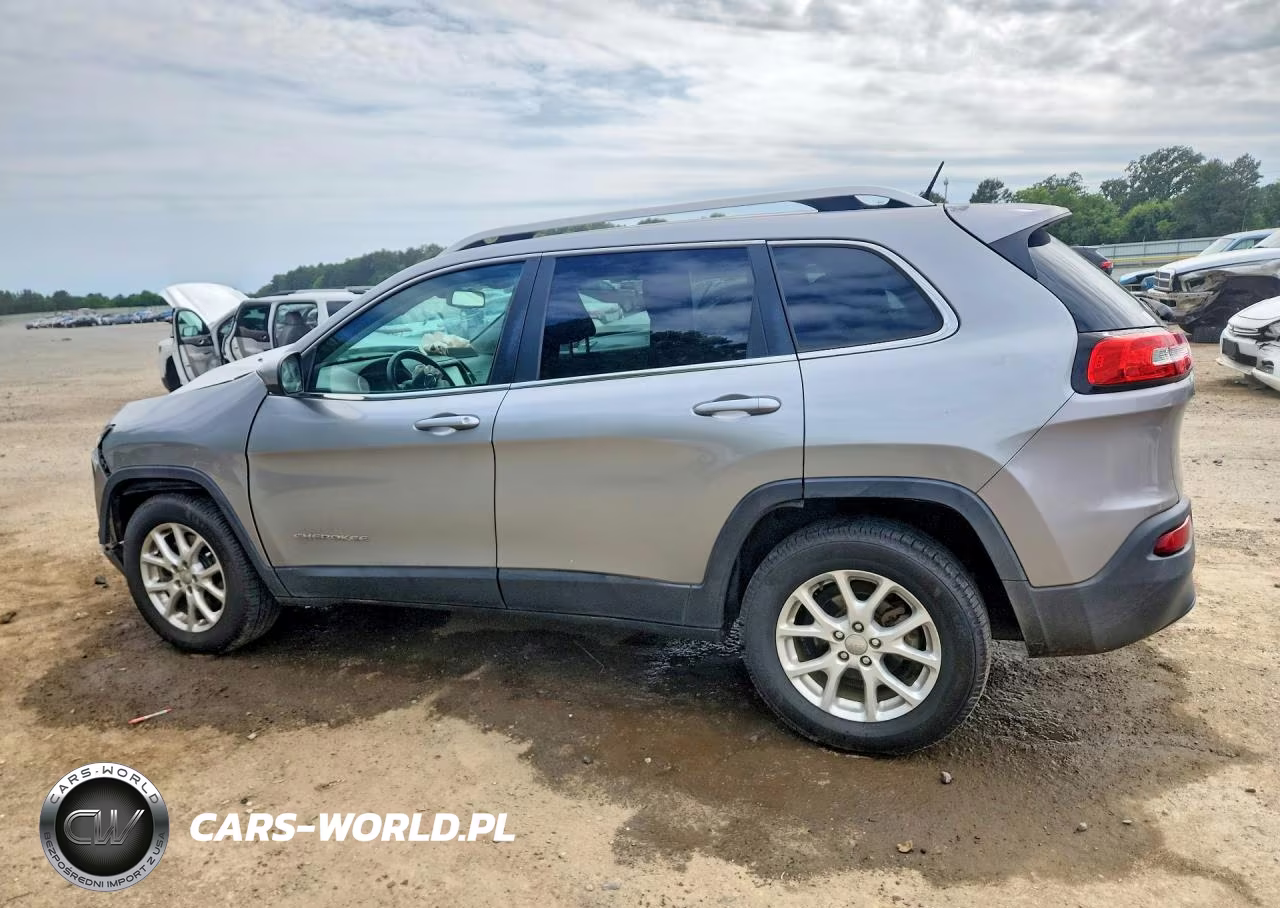 2015 Jeep Cherokee Latitude VIN:1C4PJLCB7FW711954 - 2