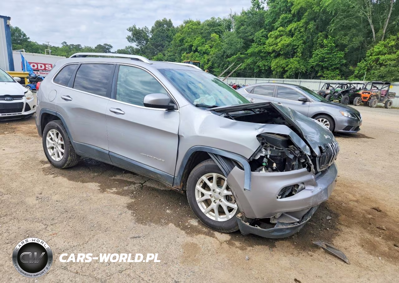 2015 Jeep Cherokee Latitude VIN:1C4PJLCB7FW711954 - 4