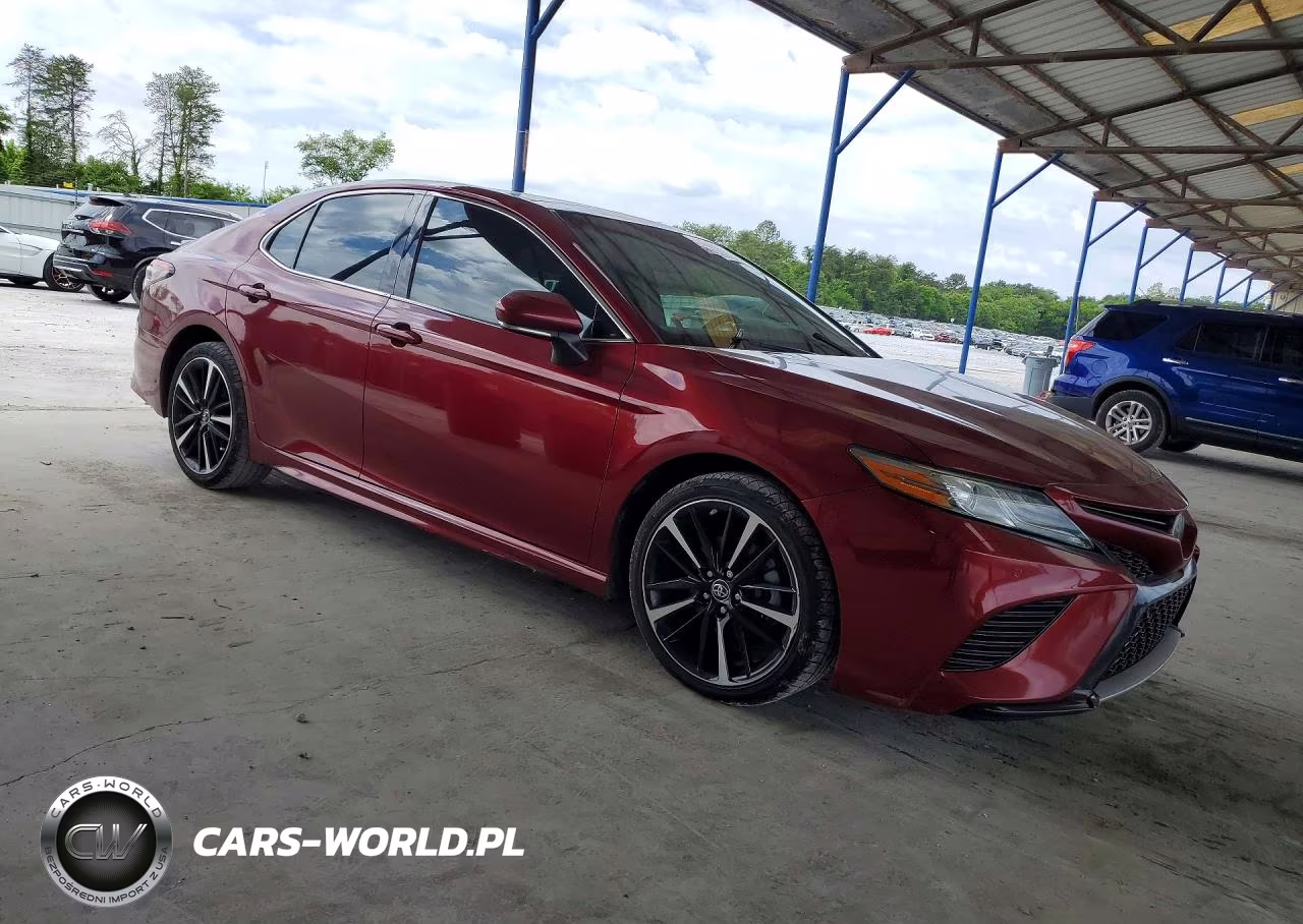 2018 Toyota Camry Xse VIN:4T1B61HK9JU560656 - 4