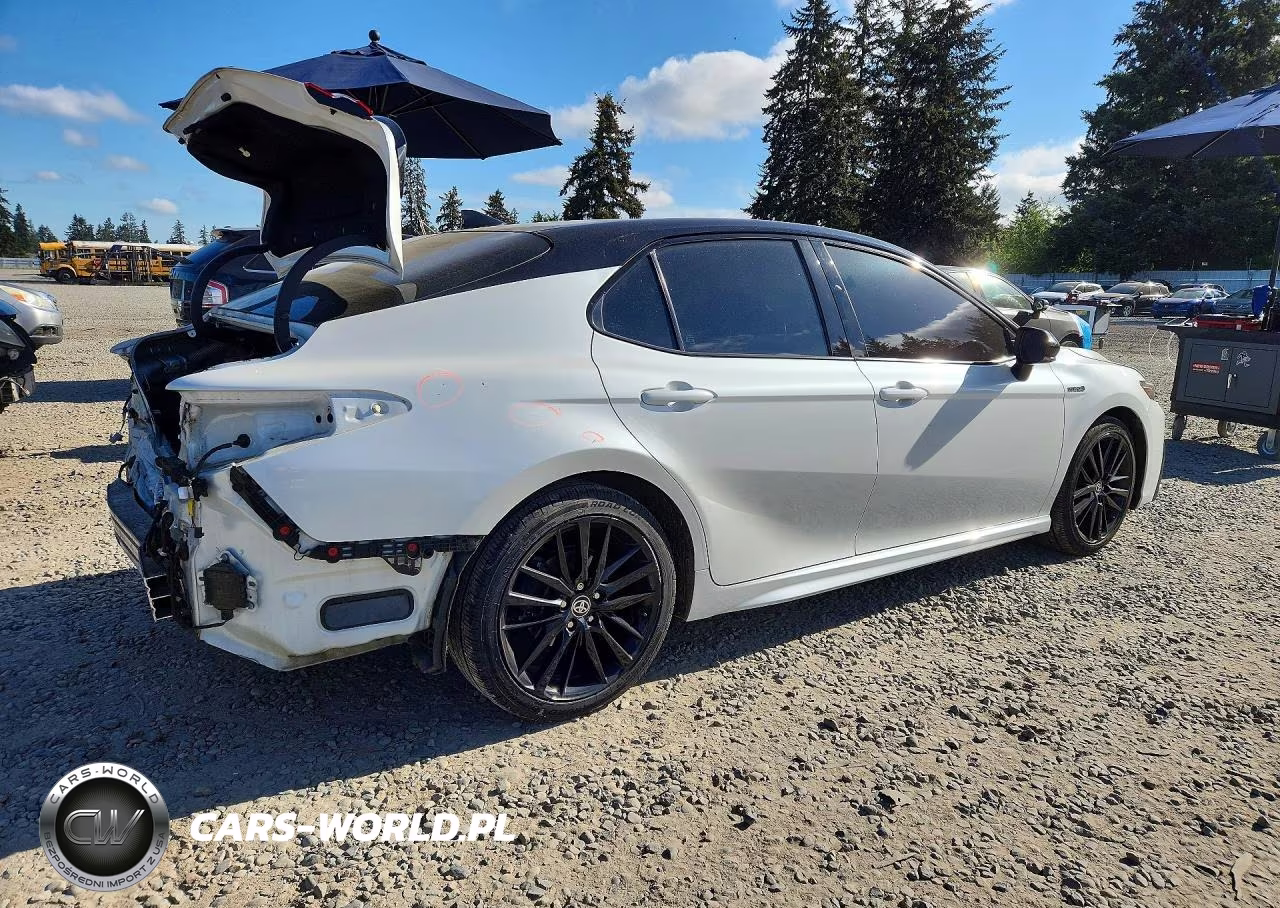 2021 Toyota Camry Xse VIN:4T1K31AK4MU020865 - 3