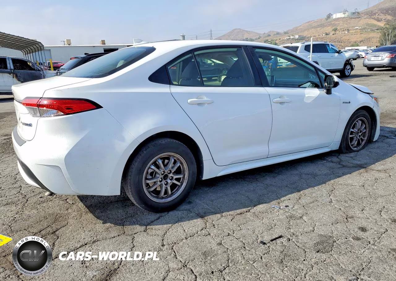 2020 Toyota Corolla Le VIN:JTDEBRBE6LJ013086 - 3