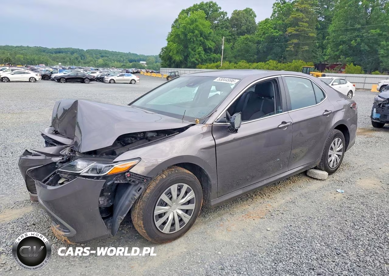 2022 Toyota Camry Le – zdjęcie 1 z 12