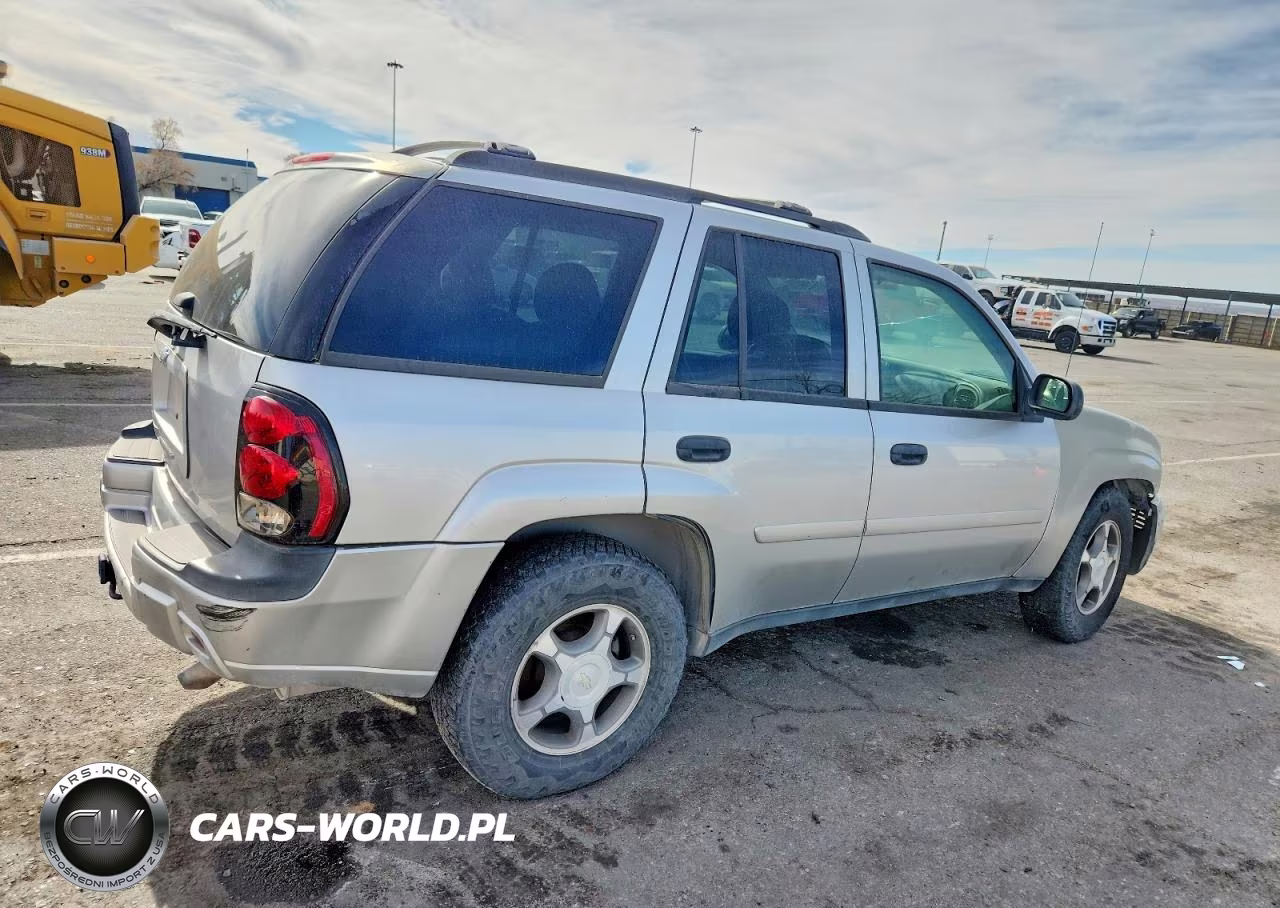 2008 Chevrolet Trailblazer Ls VIN:1GNDT13S682147300 - 3
