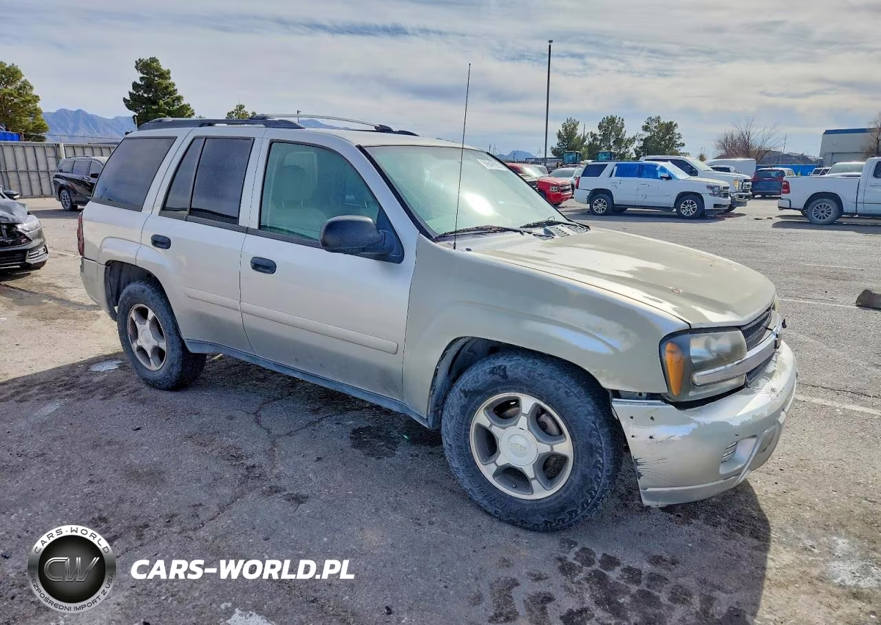 2008 Chevrolet Trailblazer Ls VIN:1GNDT13S682147300 - 4