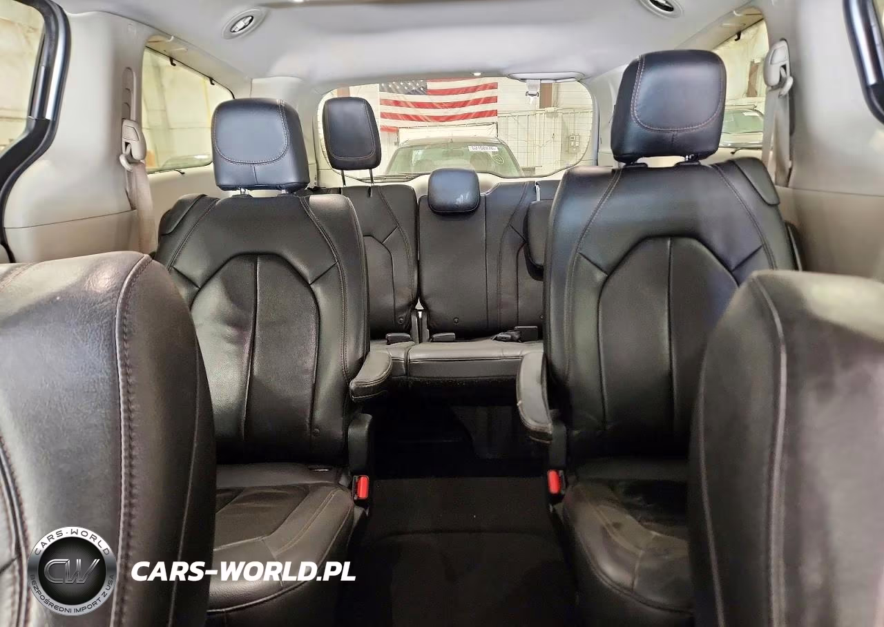 2017 Chrysler Pacifica Touring L VIN:2C4RC1BG0HR836665 - 10