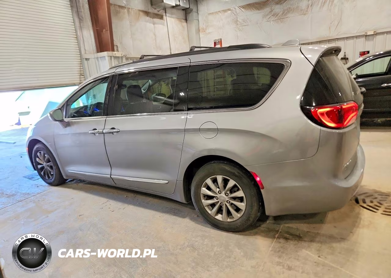 2017 Chrysler Pacifica Touring L VIN:2C4RC1BG0HR836665 - 2