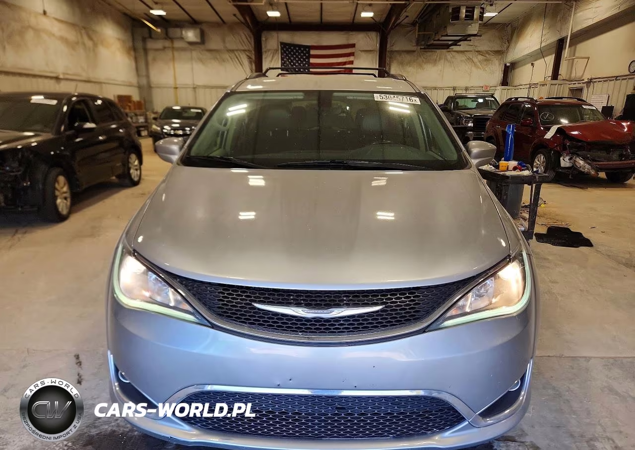 2017 Chrysler Pacifica Touring L VIN:2C4RC1BG0HR836665 - 5