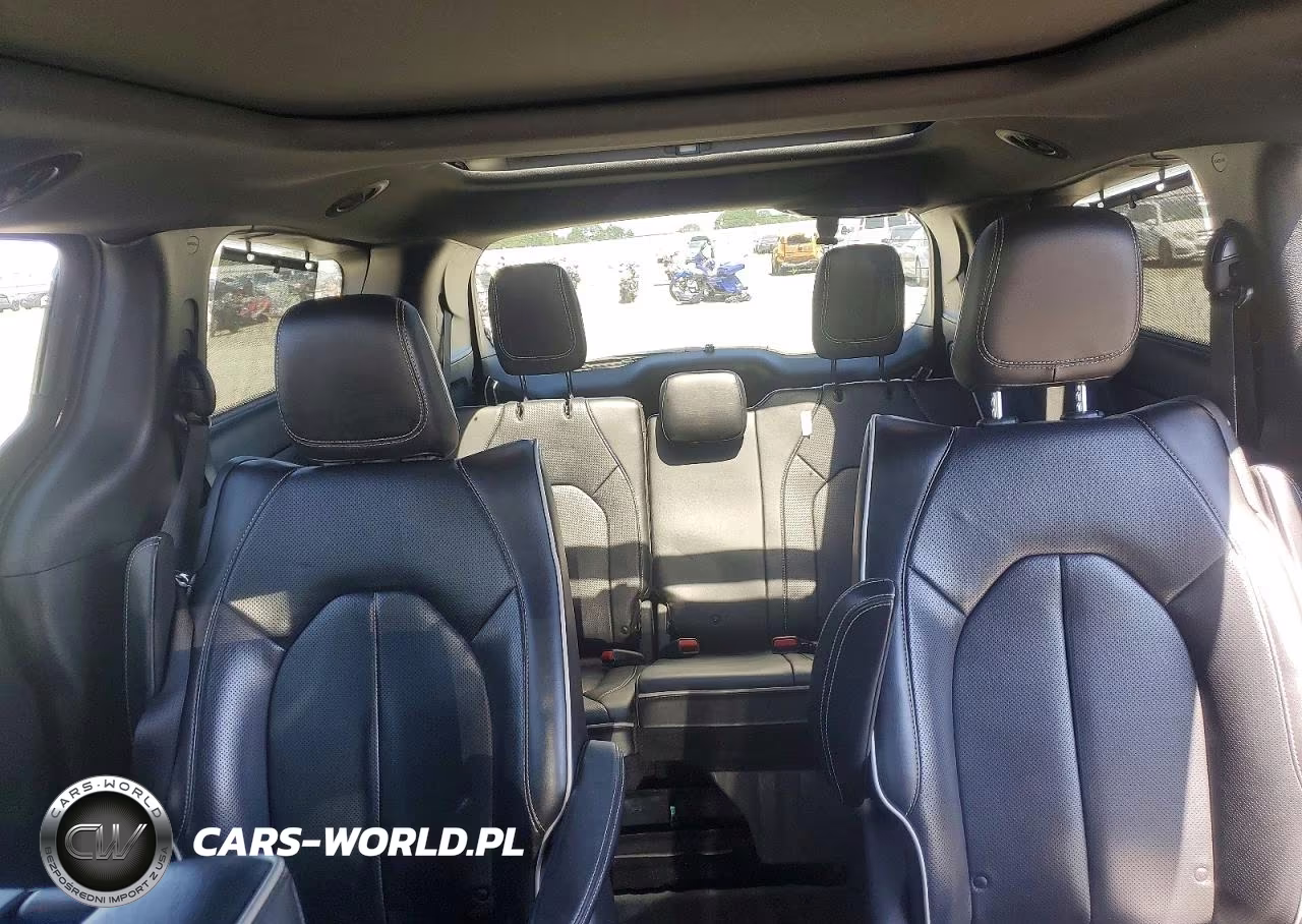 2020 Chrysler Pacifica Hybrid Limited VIN:2C4RC1N74LR274922 - 10