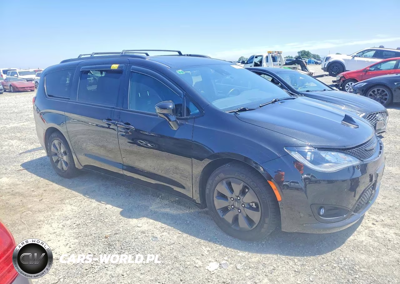 2020 Chrysler Pacifica Hybrid Limited VIN:2C4RC1N74LR274922 - 4
