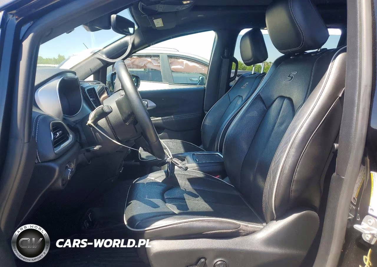 2020 Chrysler Pacifica Hybrid Limited VIN:2C4RC1N74LR274922 - 7