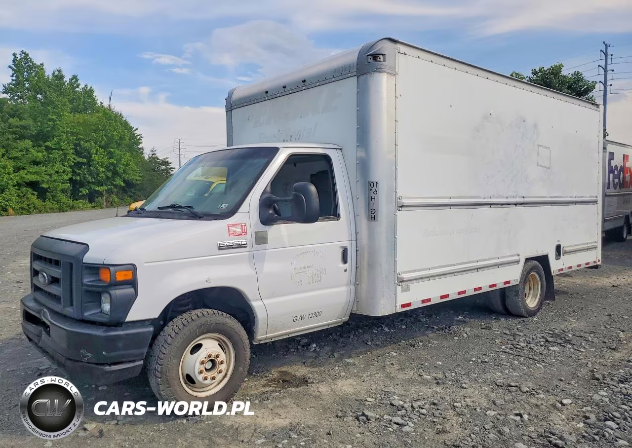2017 Ford Econoline E350 Super Duty Cutaway Van