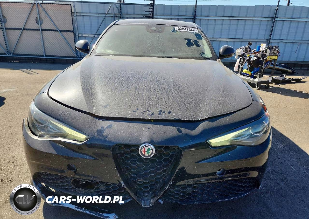 2017 Alfa Romeo Giulia Ti VIN:ZARFAECN6H7552414 - 5