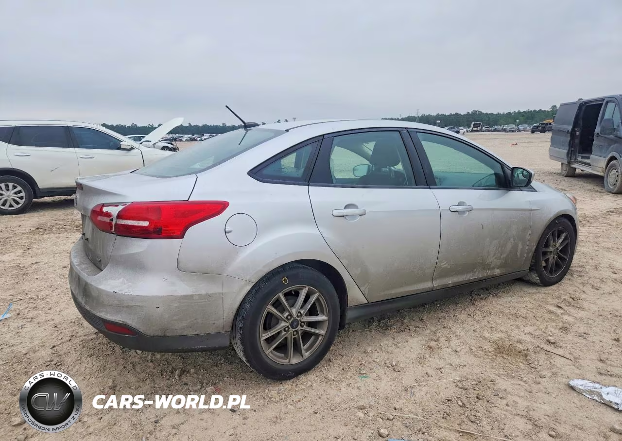 2018 Ford Focus Se VIN:1FADP3F25JL272430 - 3