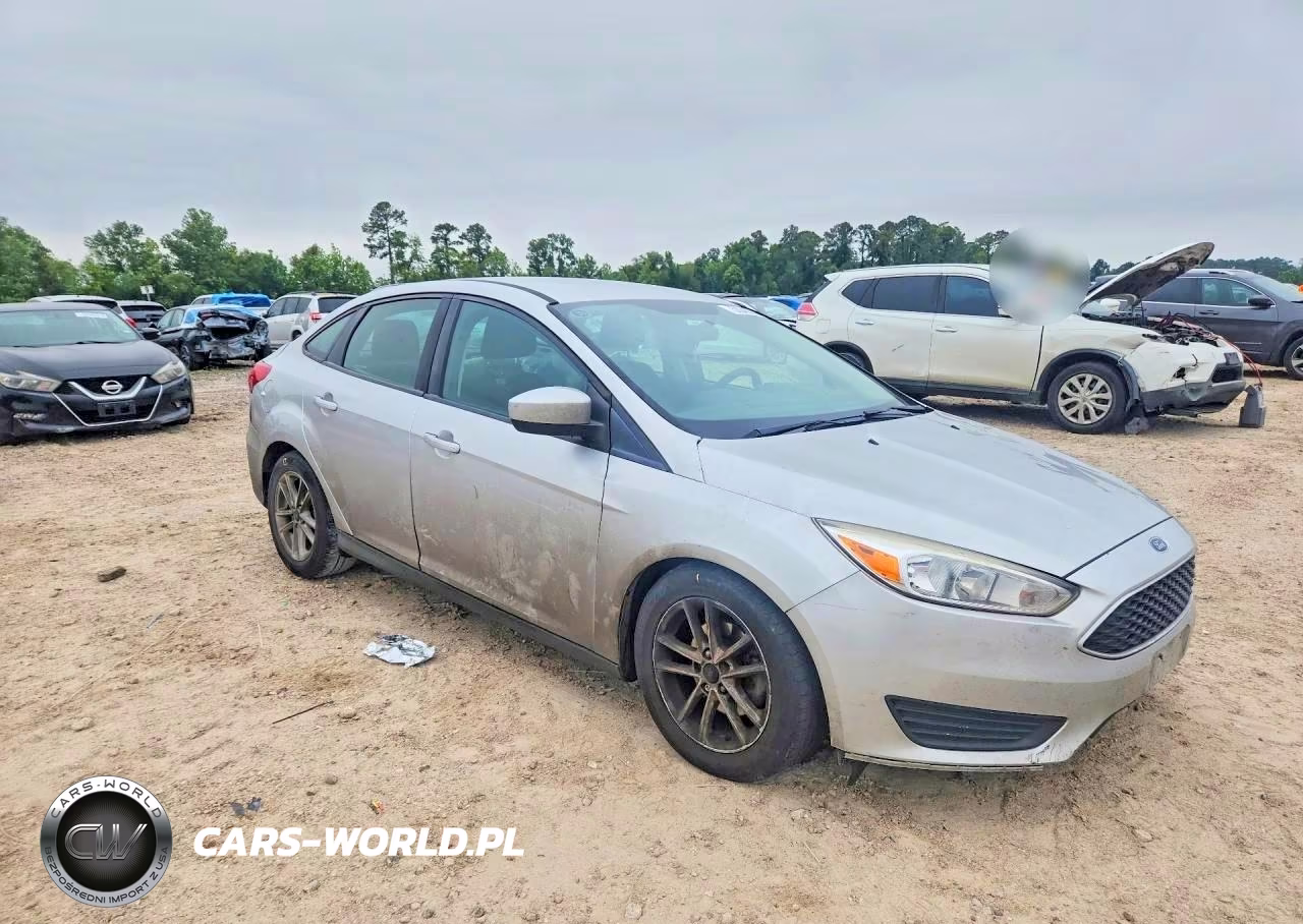 2018 Ford Focus Se VIN:1FADP3F25JL272430 - 4