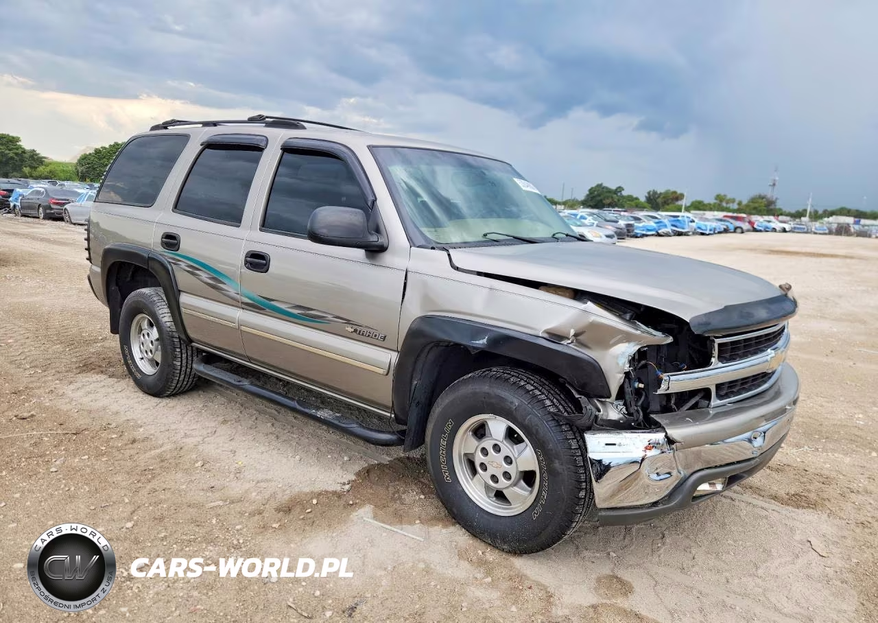 2000 Chevrolet Tahoe C1500 VIN:1GNEC13T1YJ138913 - 4