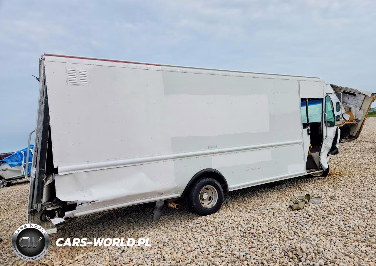 2013 Ford E450 Delivery Truck VIN:1FC4E4KL8DDA84004 - 3