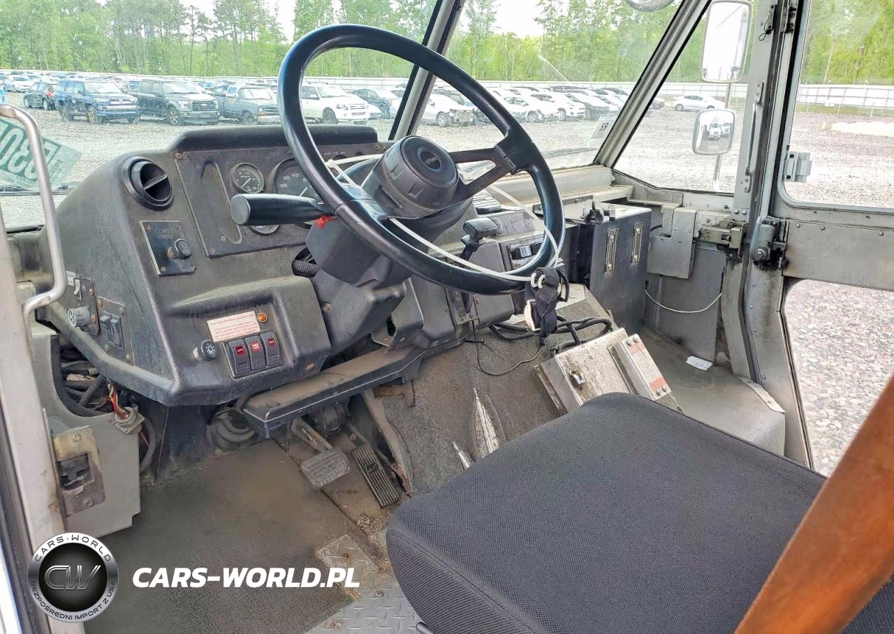 2001 Freightliner Mt45 Chassis Delivery Truck VIN:4UZAANBW91CH92003 - 8