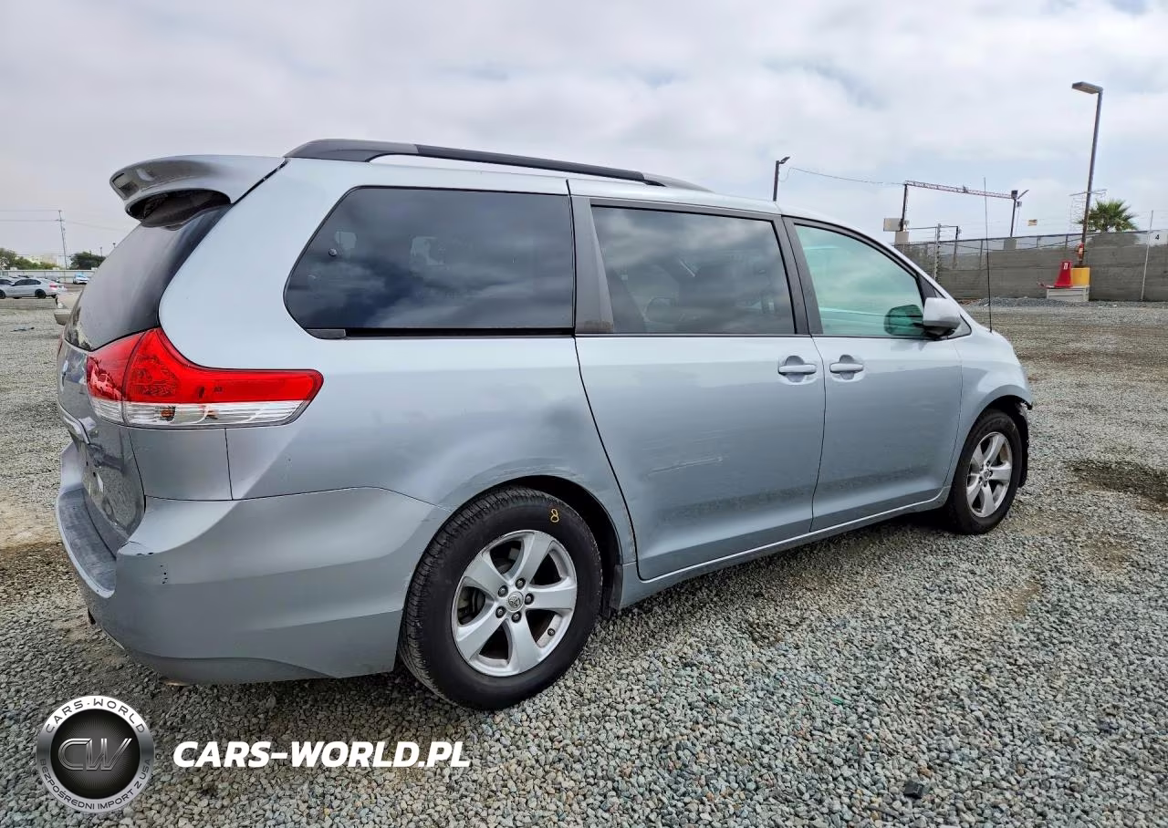 2014 Toyota Sienna Le VIN:5TDKK3DC8ES508164 - 3