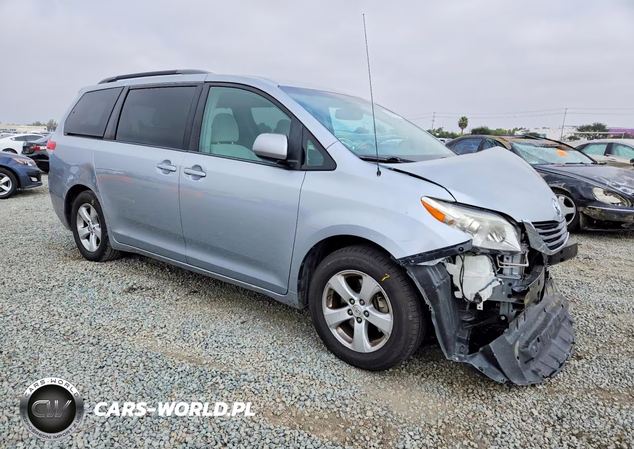 2014 Toyota Sienna Le VIN:5TDKK3DC8ES508164 - 4