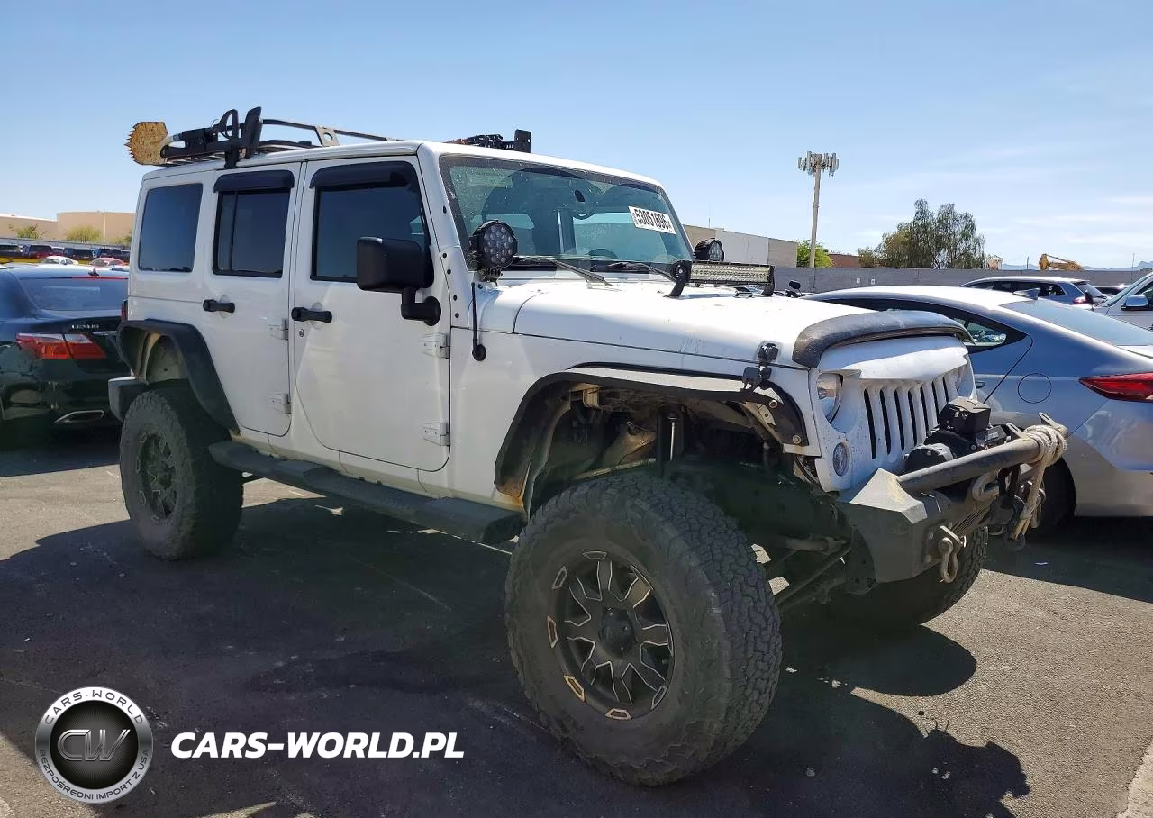 2014 Jeep Wrangler Unlimited Sahara VIN:1C4BJWEG3EL135543 - 4