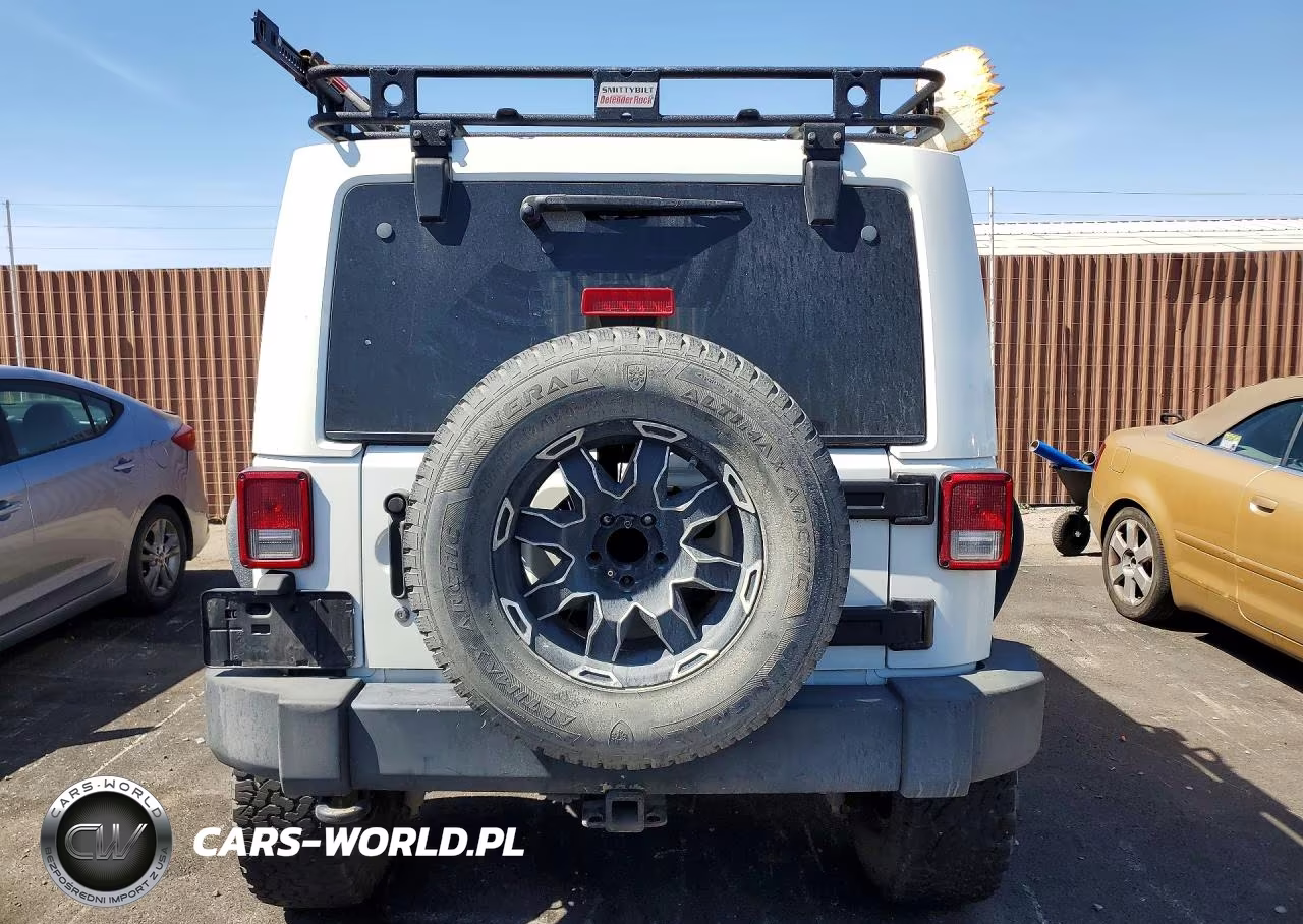 2014 Jeep Wrangler Unlimited Sahara VIN:1C4BJWEG3EL135543 - 6