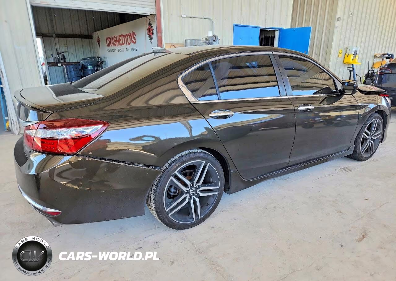 2017 Honda Civic Sport VIN:1HGCR2F57HA129250 - 3