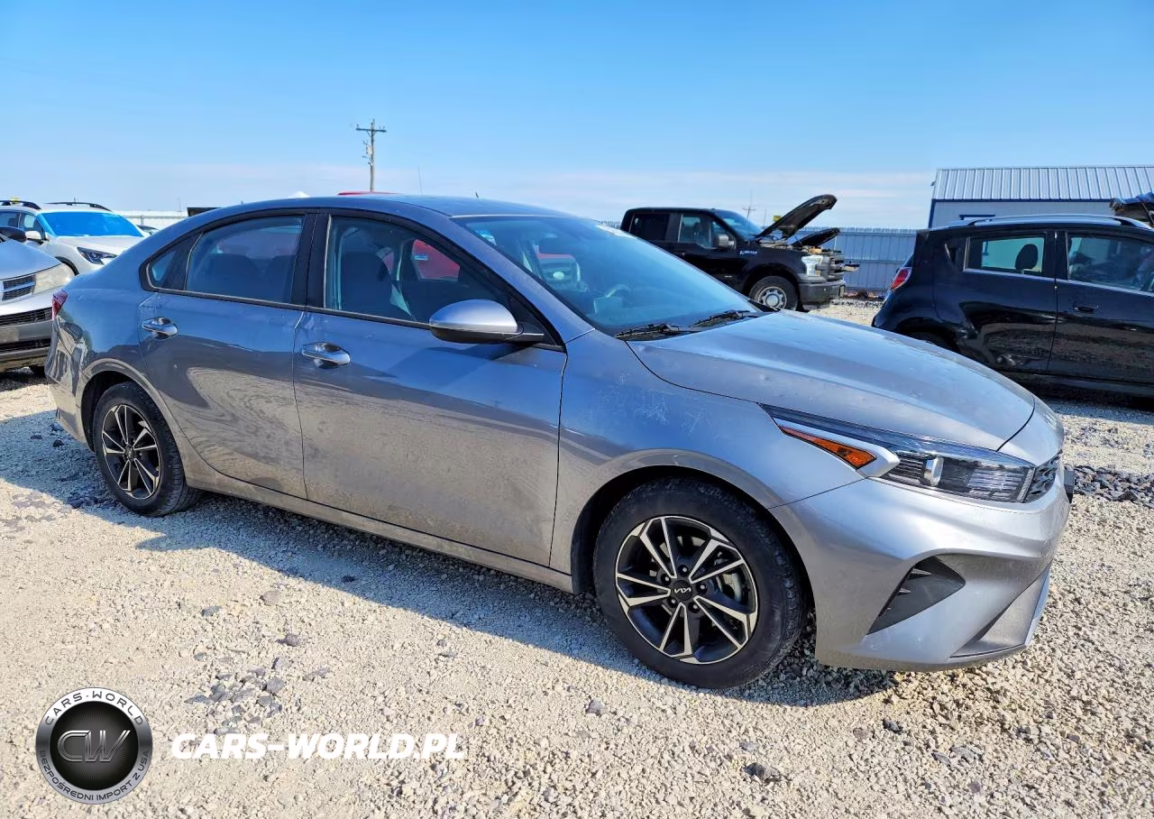 2024 Kia Forte Lxs VIN:3KPF24AD9RE704683 - 4