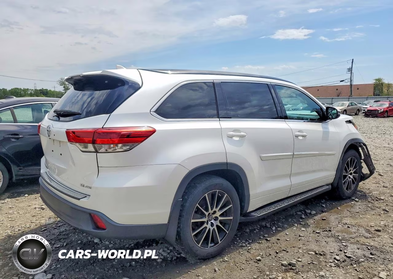 2018 Toyota Highlander Se VIN:5TDJZRFH2JS817139 - 3