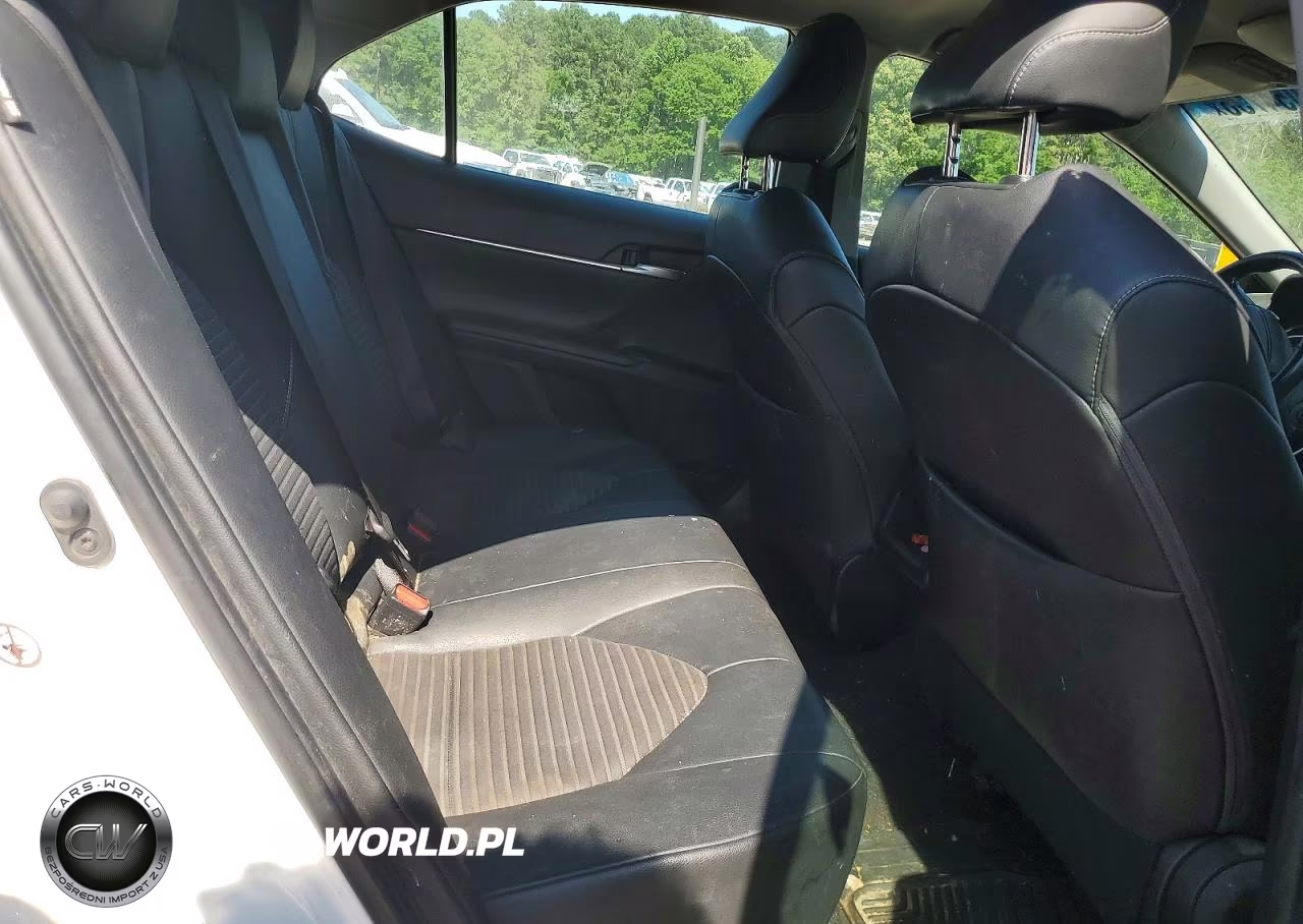 2018 Toyota Camry Se VIN:4T1B11HK4JU045501 - 10
