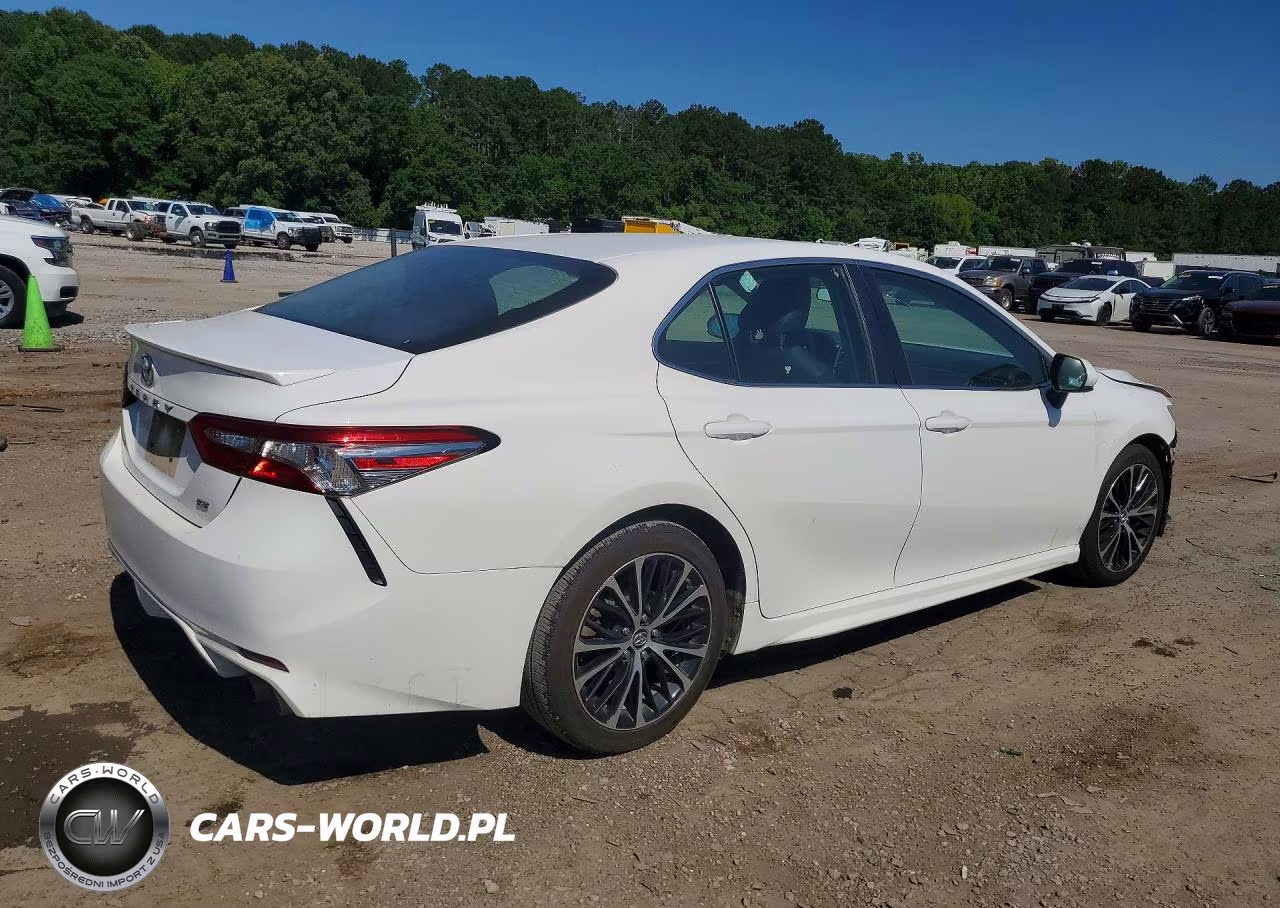 2018 Toyota Camry Se VIN:4T1B11HK4JU045501 - 3