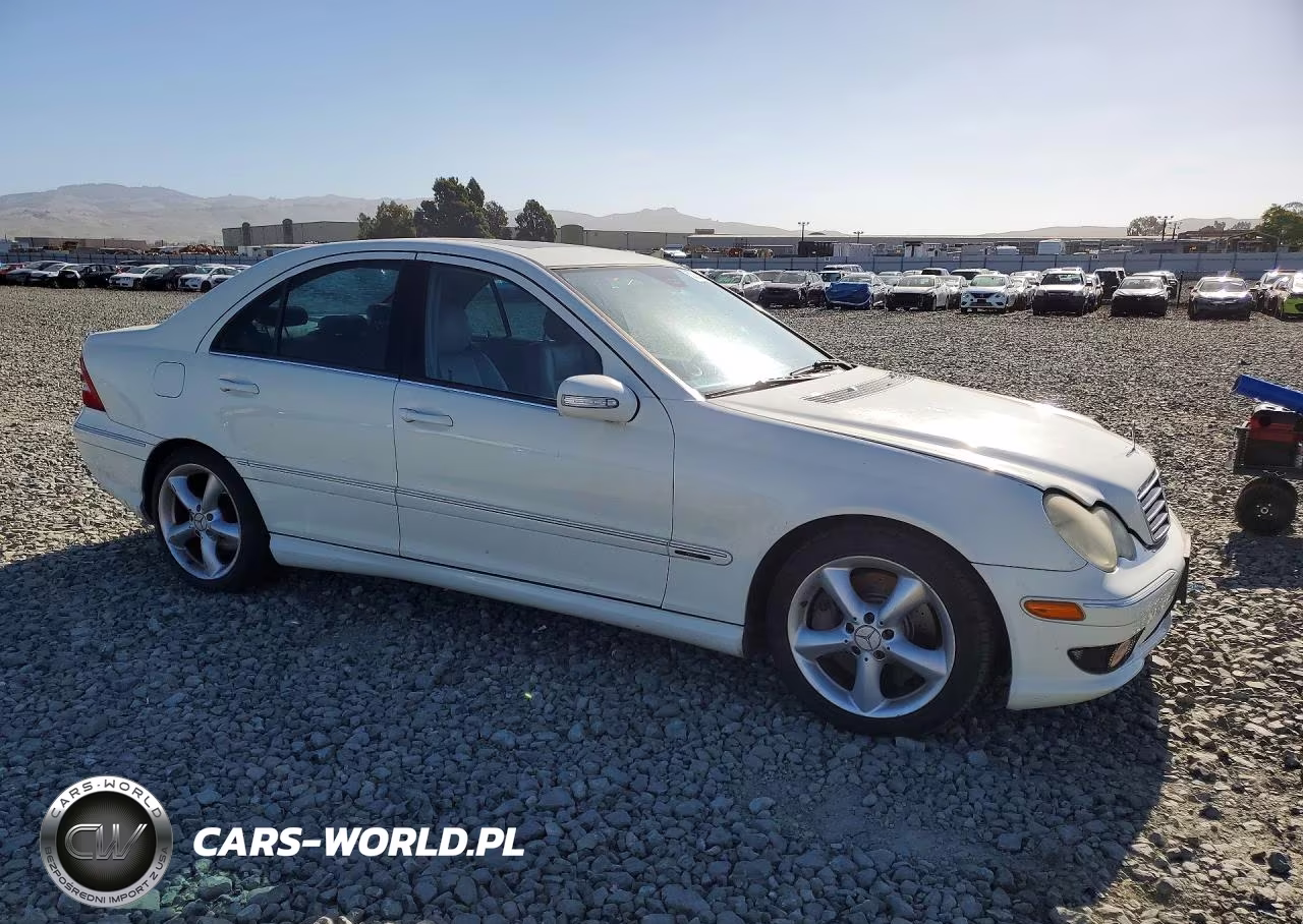 2005 Mercedes-Benz C 230K Sport Sedan VIN:WDBRF40JX5F686301 - 4