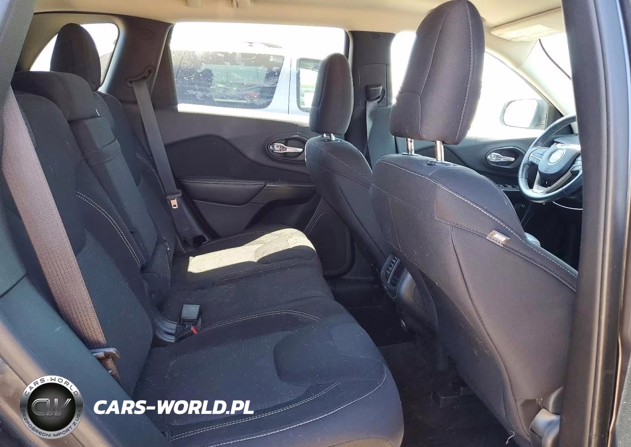 2015 Jeep Cherokee Latitude VIN:1C4PJLCB2FW781958 - 10