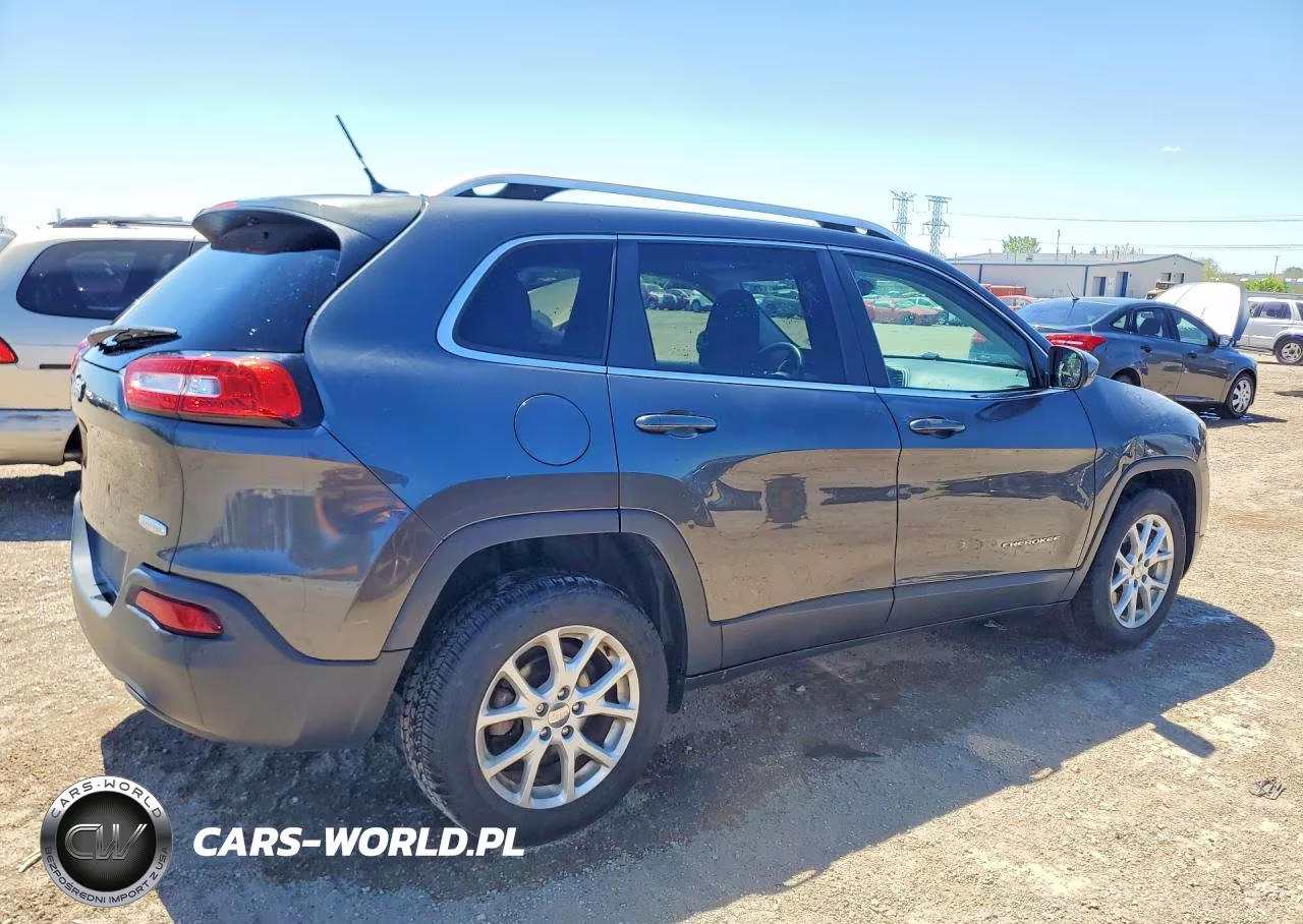 2015 Jeep Cherokee Latitude VIN:1C4PJLCB2FW781958 - 3
