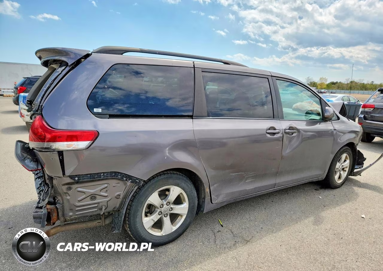 2013 Toyota Seinna VIN:5TDKK3DC1DS378520 - 3