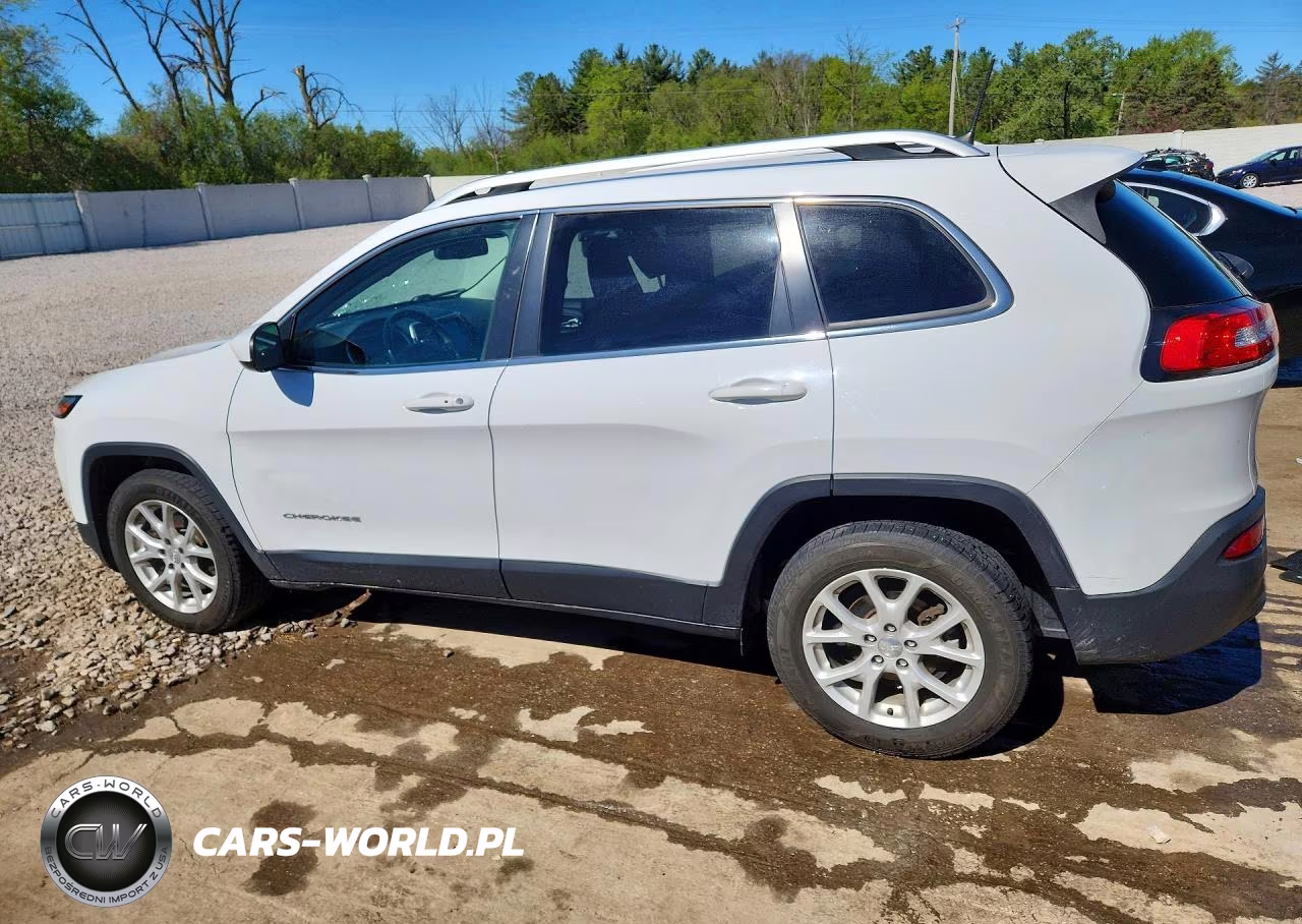2018 Jeep Cherokee Latitude Plus VIN:1C4PJLLB9JD563827 - 2