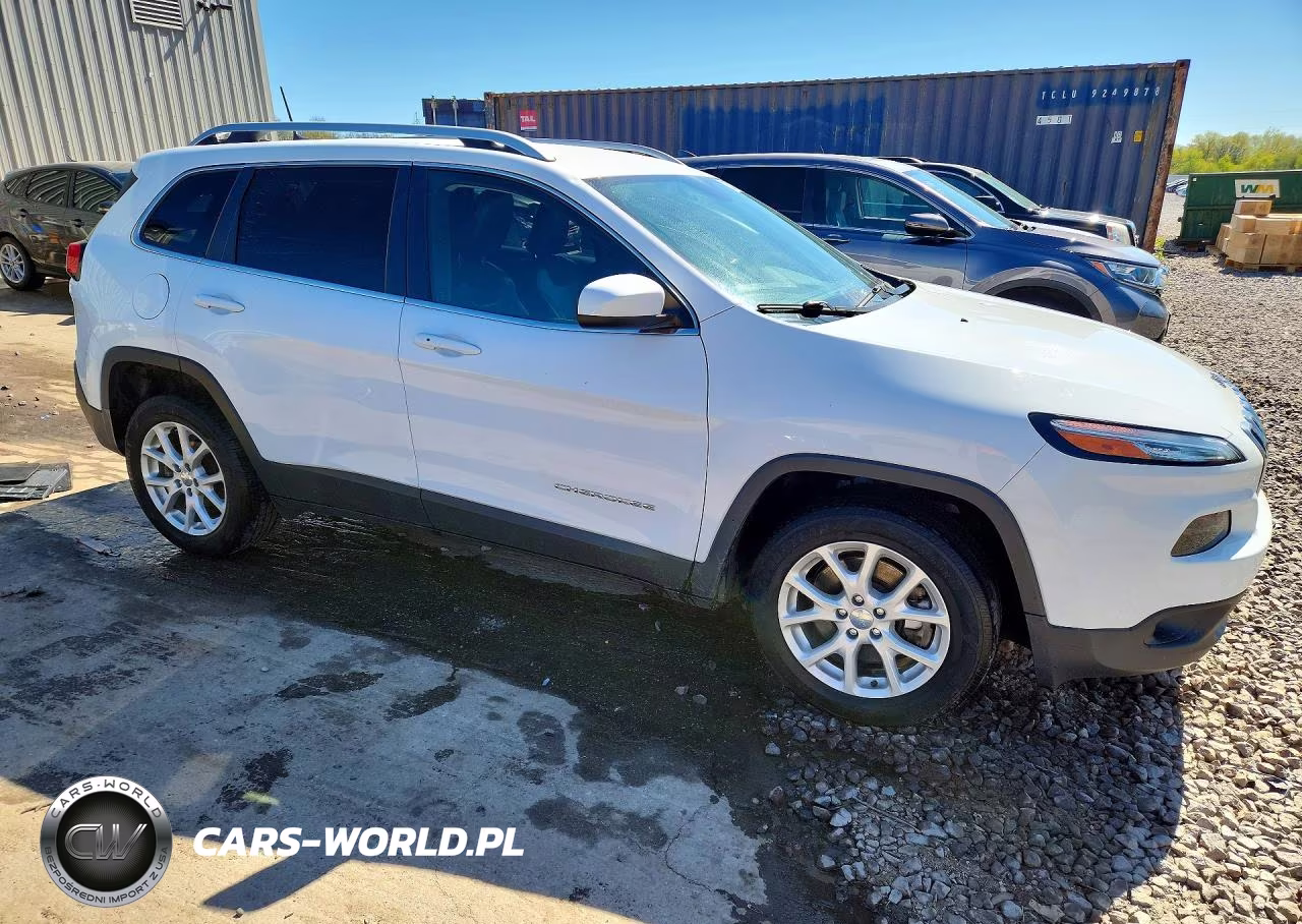 2018 Jeep Cherokee Latitude Plus VIN:1C4PJLLB9JD563827 - 4