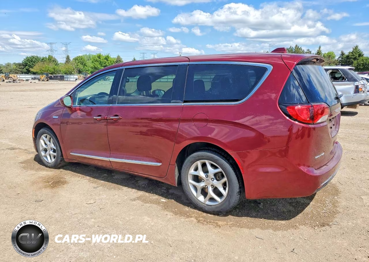 2018 Chrysler Pacifica Touring Plus VIN:2C4RC1FGXJR126186 - 2