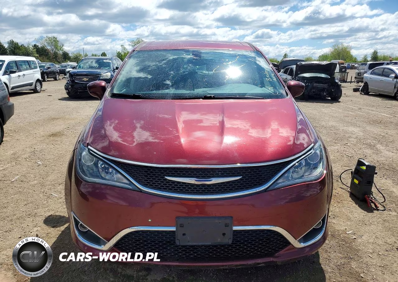 2018 Chrysler Pacifica Touring Plus VIN:2C4RC1FGXJR126186 - 5