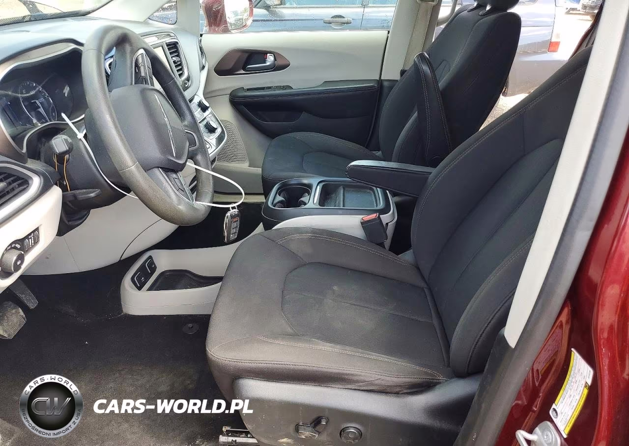2018 Chrysler Pacifica Touring Plus VIN:2C4RC1FGXJR126186 - 7