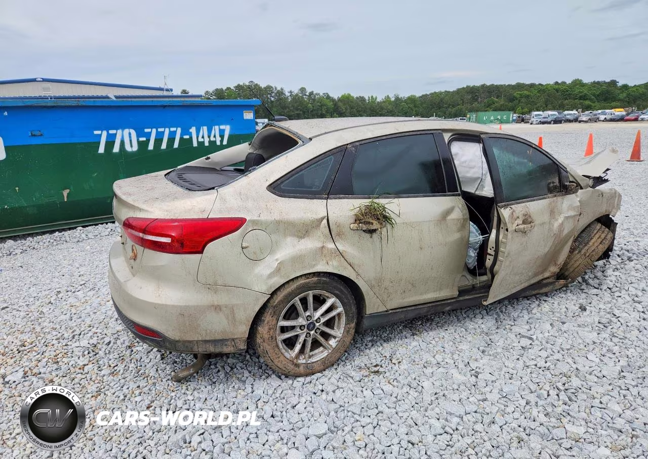 2017 Ford Focus Se VIN:1FADP3F22HL300209 - 3