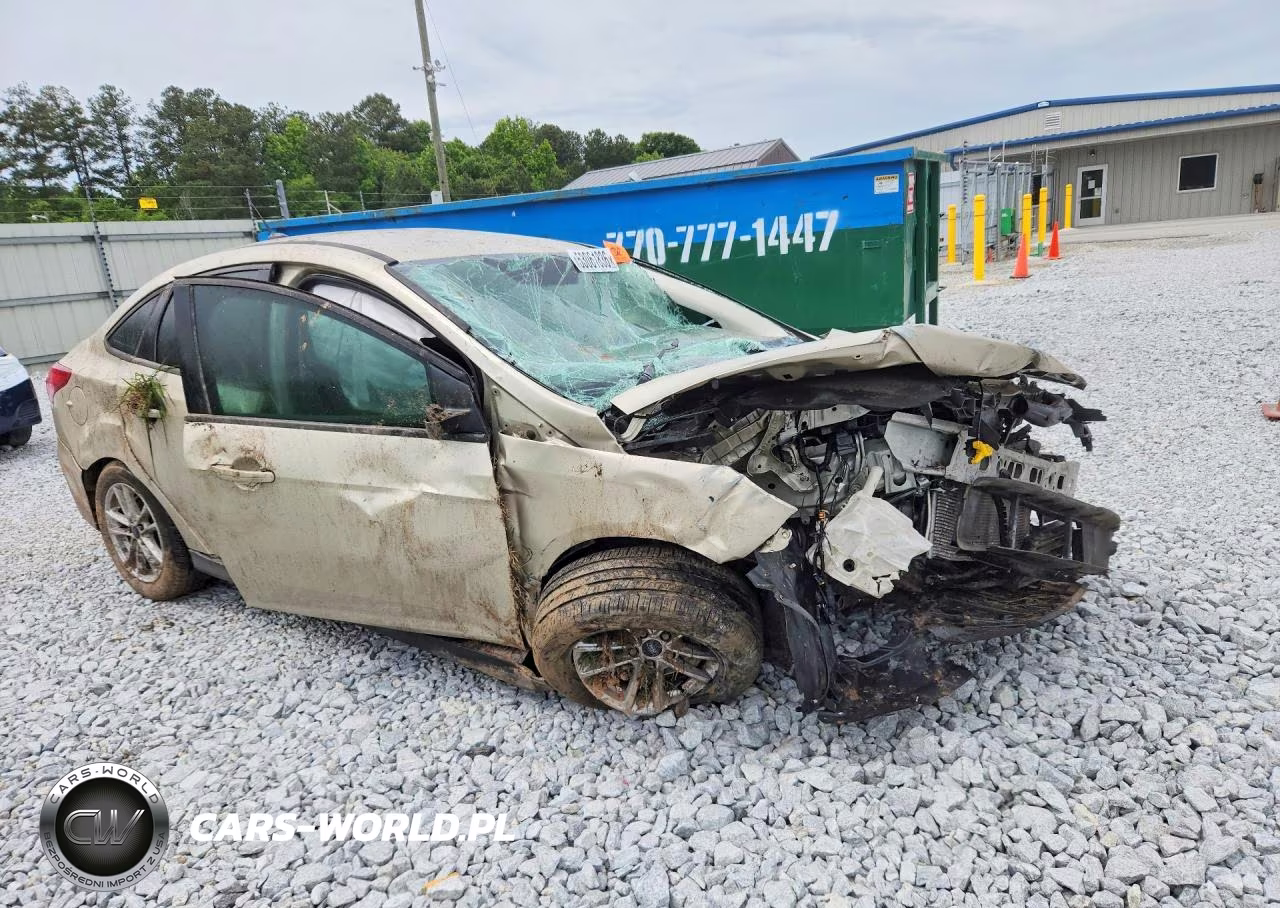 2017 Ford Focus Se VIN:1FADP3F22HL300209 - 4