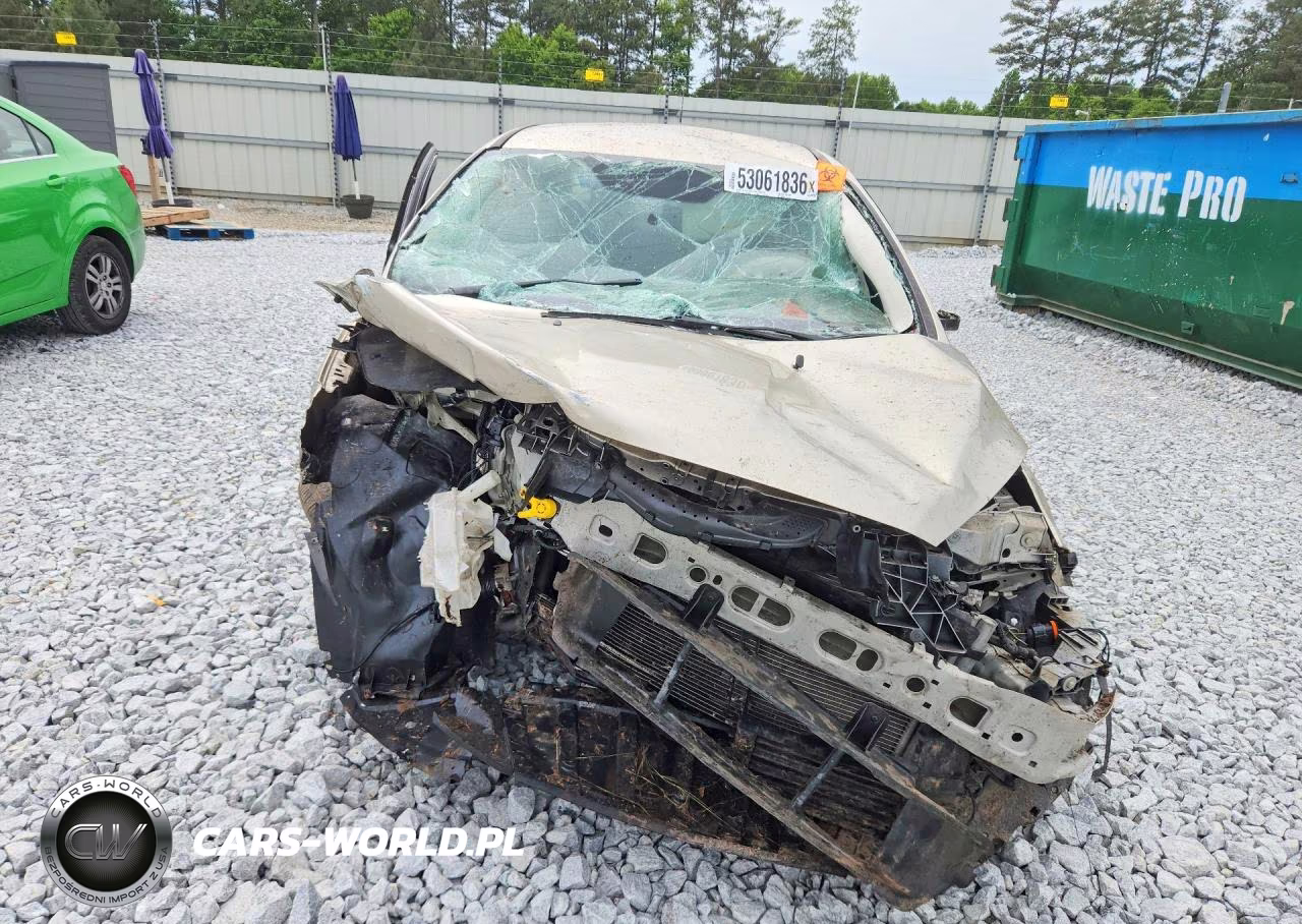 2017 Ford Focus Se VIN:1FADP3F22HL300209 - 5