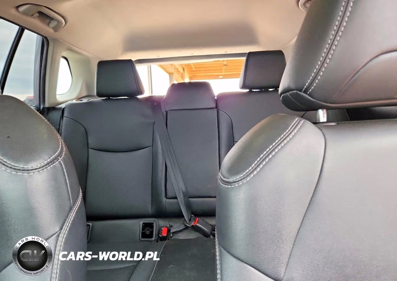 2023 Toyota Corolla Cross Xle VIN:7MUDAABG9PV050049 - 10