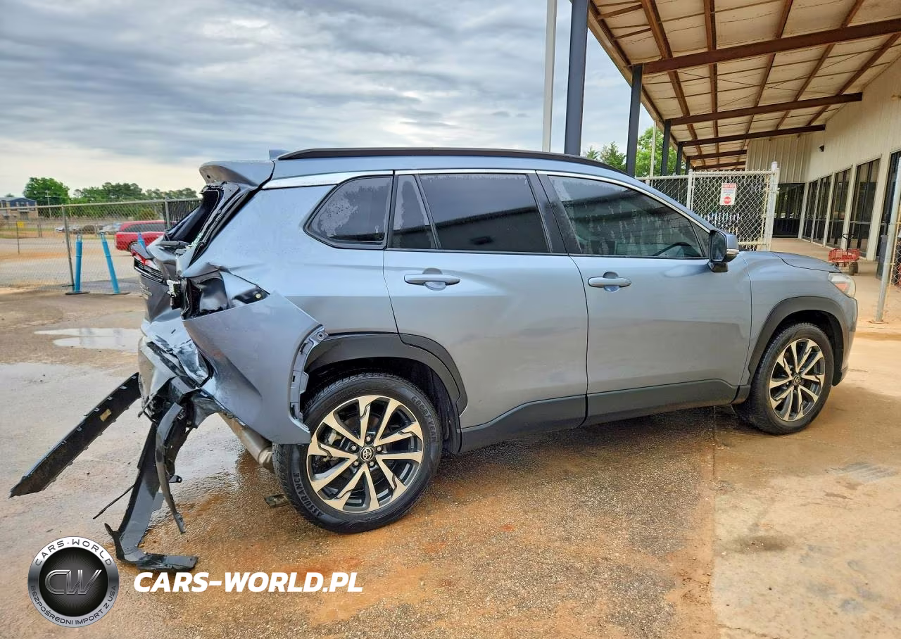 2023 Toyota Corolla Cross Xle VIN:7MUDAABG9PV050049 - 3