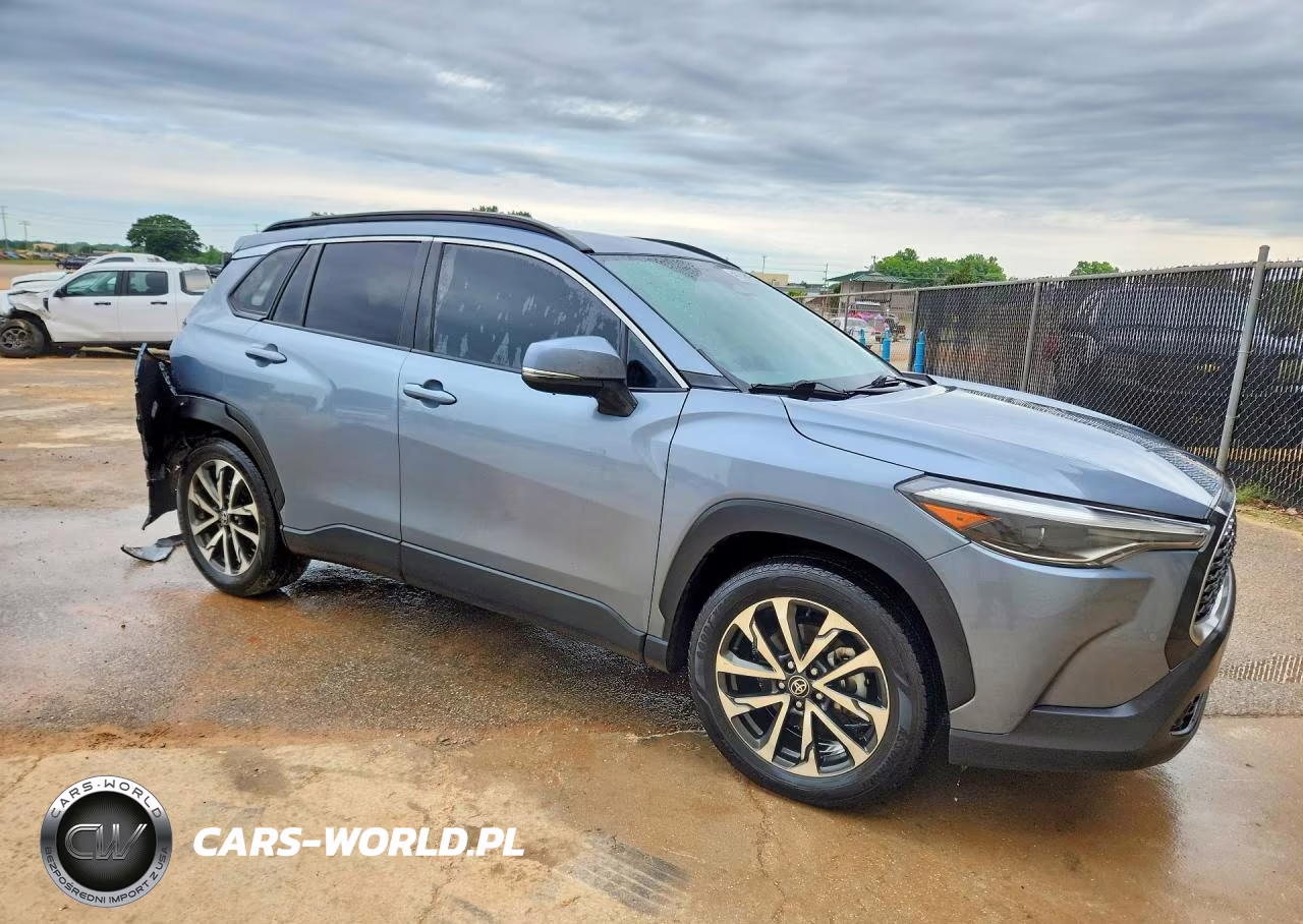 2023 Toyota Corolla Cross Xle VIN:7MUDAABG9PV050049 - 4