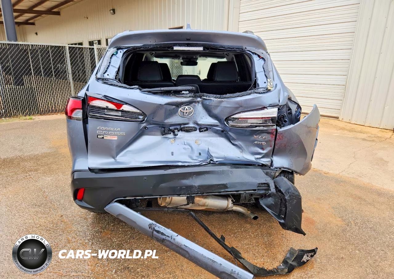 2023 Toyota Corolla Cross Xle VIN:7MUDAABG9PV050049 - 6