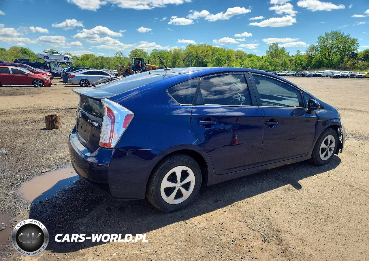 2014 Toyota Prius Three VIN:JTDKN3DU8E1834494 - 3