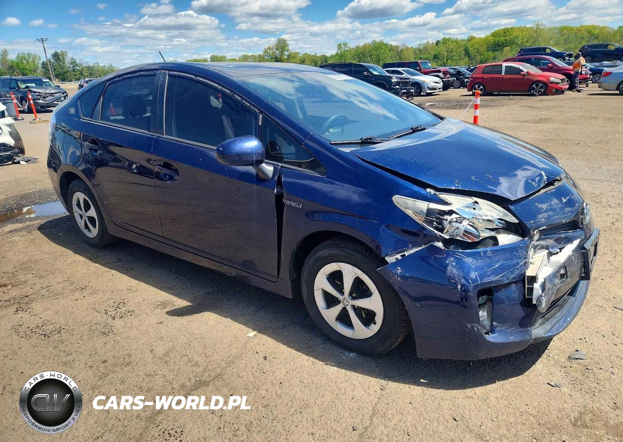 2014 Toyota Prius Three VIN:JTDKN3DU8E1834494 - 4