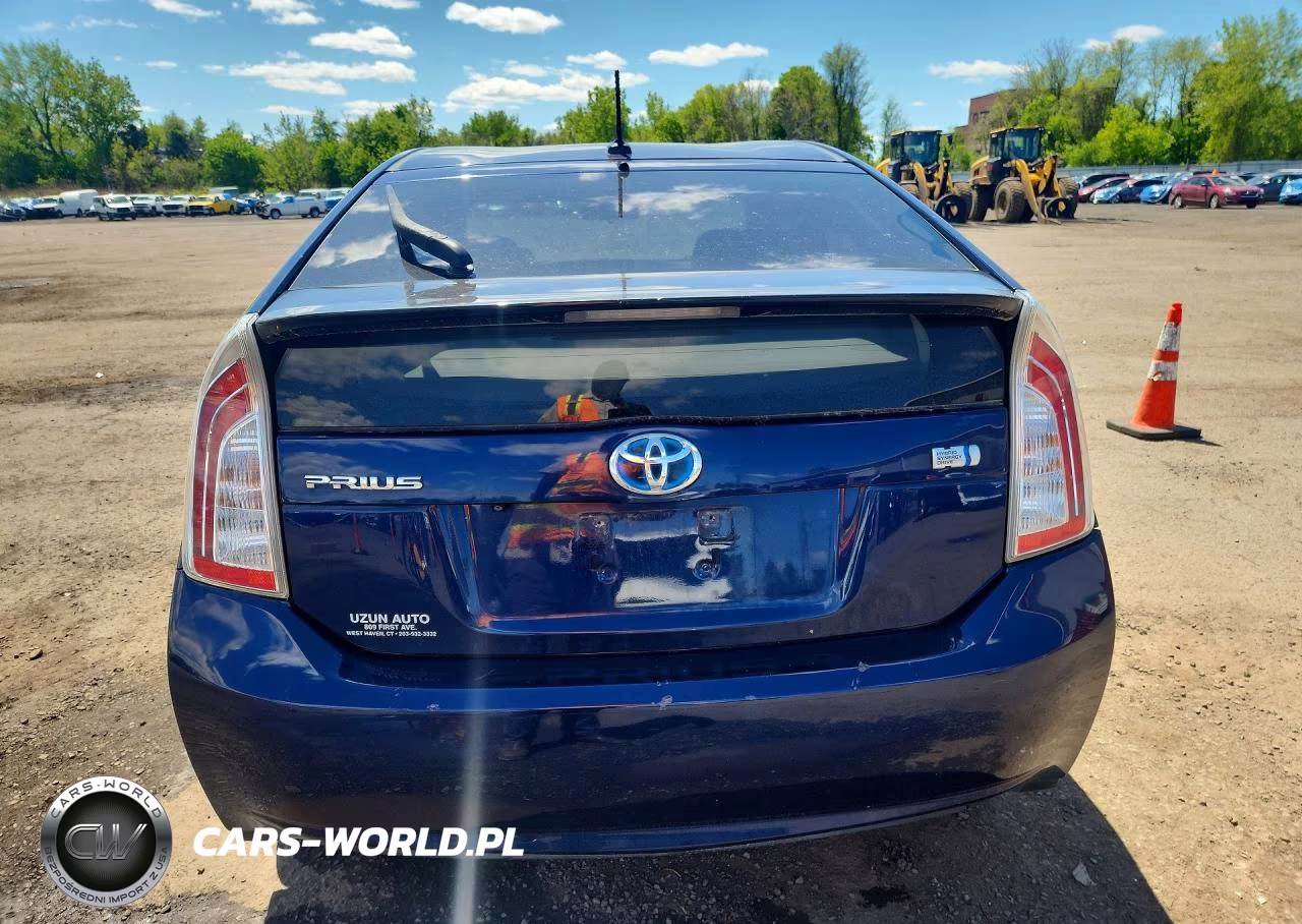 2014 Toyota Prius Three VIN:JTDKN3DU8E1834494 - 6