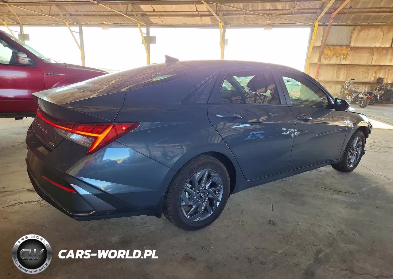 2024 Hyundai Elantra Blue VIN:KMHLM4DJ6RU101511 - 3